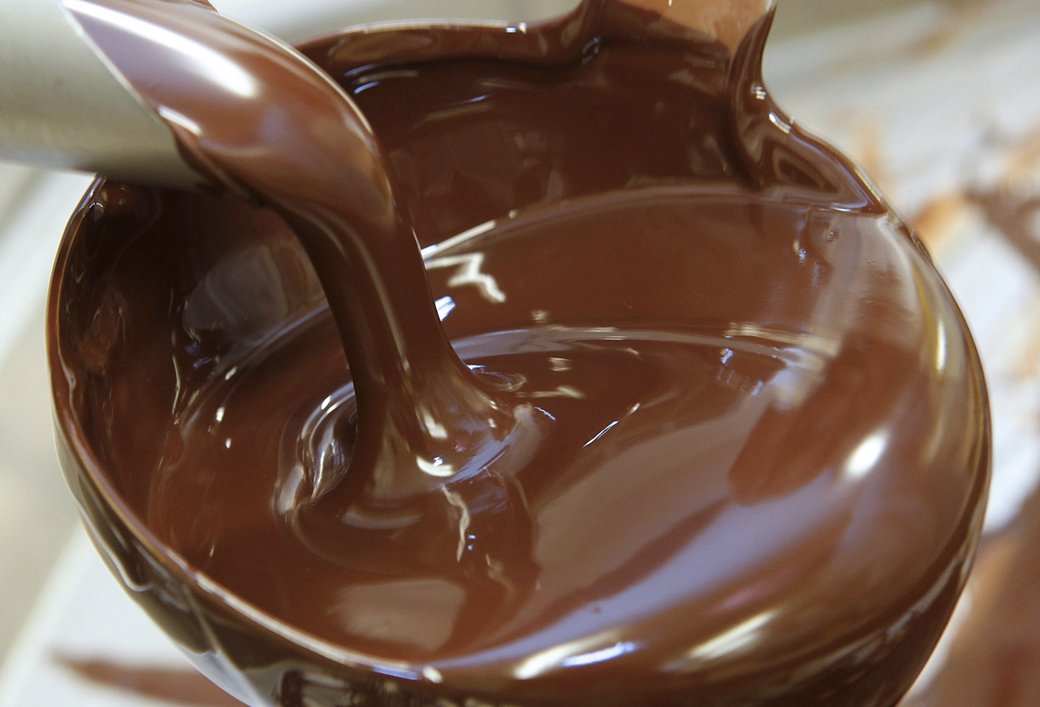 حاليا طريقة عمل صوص الشوكولاته CHOCLATE SAUCE بأبسط المكونات وأسهل الطرق