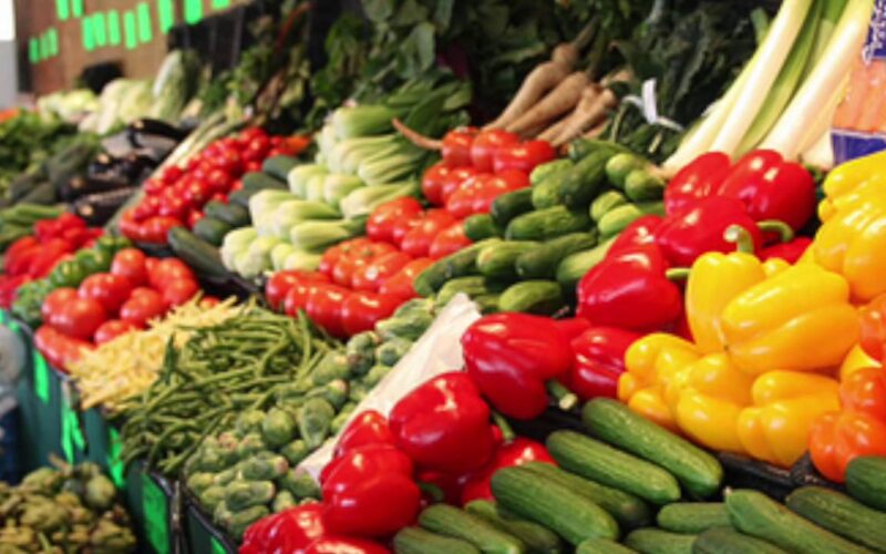 أسعار الخضروات والفاكهة بمصر اليوم الأثنين 25/ 12/ 2023 للمستهلك في سوق العبور