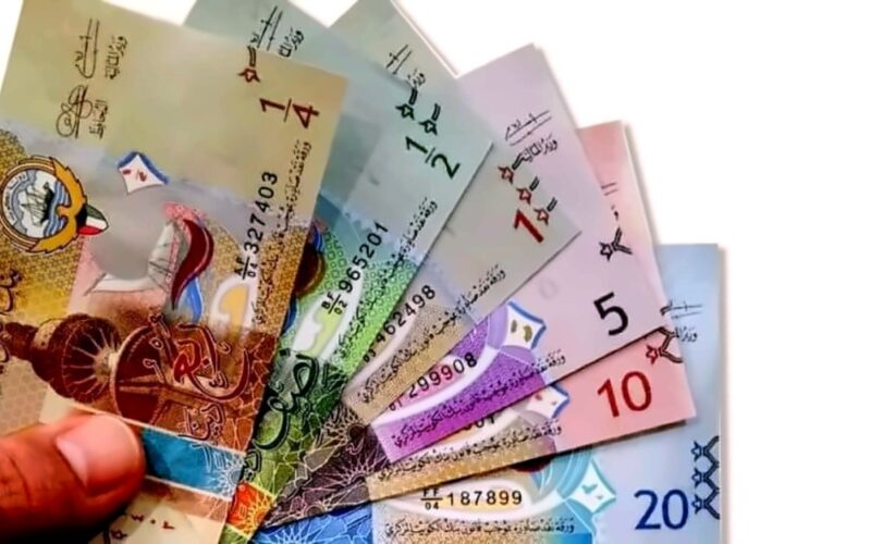 “يصعد لأعلي رقم” سعر الدينار الكويتي في السوق السوداء والبنوك اليوم الثلاثاء 2 يناير 2024